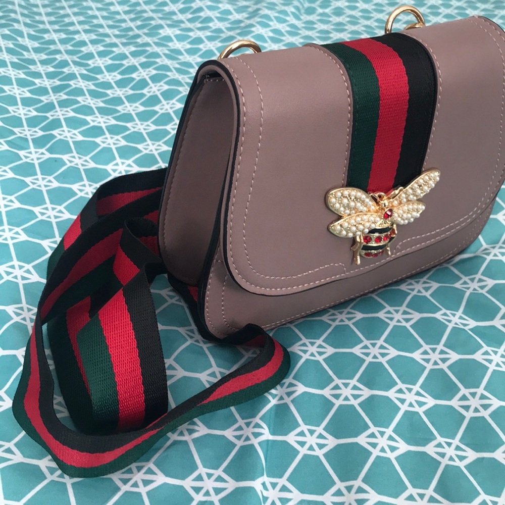 ⬇️Bee Crossbody🔅SOLD🔅